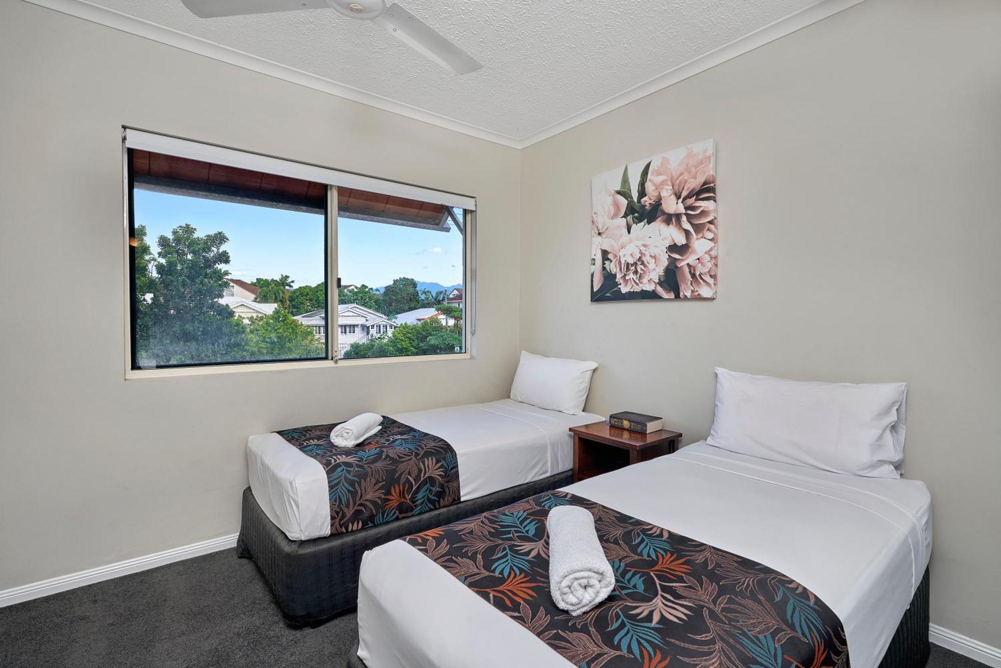 North Cove Waterfront Suites Cairns Exteriör bild